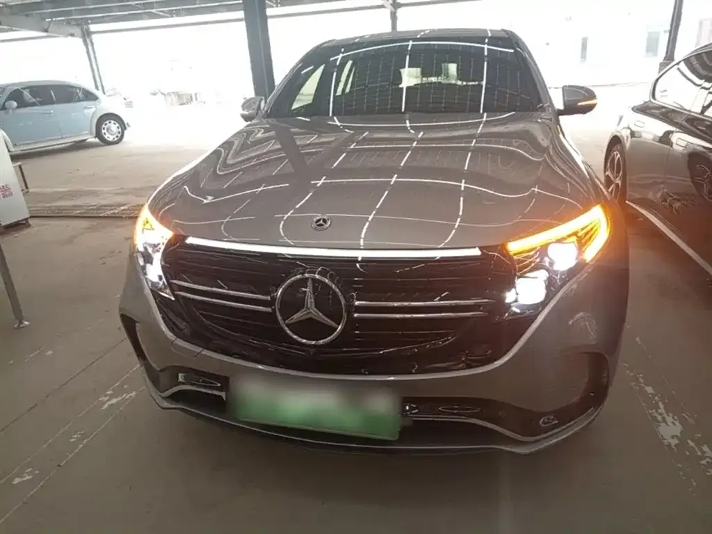 Mercedes-Benz EQC — фото 10