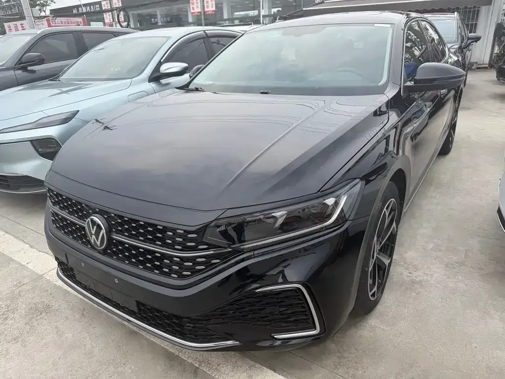 Volkswagen Passat — фото 1