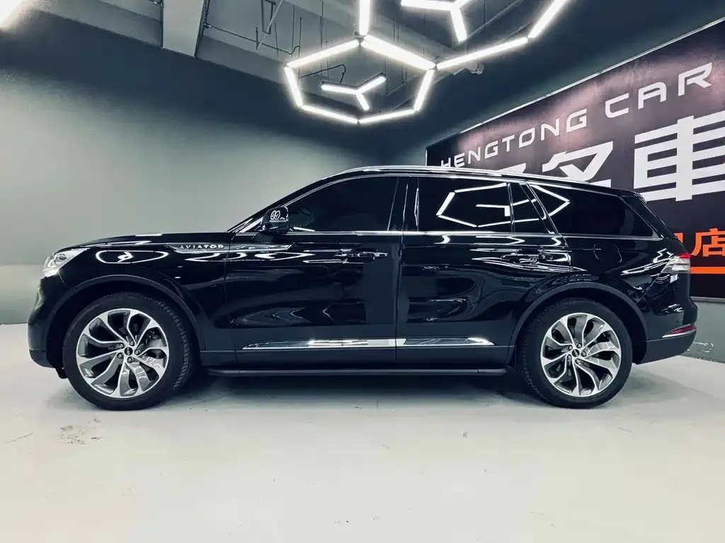Lincoln Aviator — фото 8