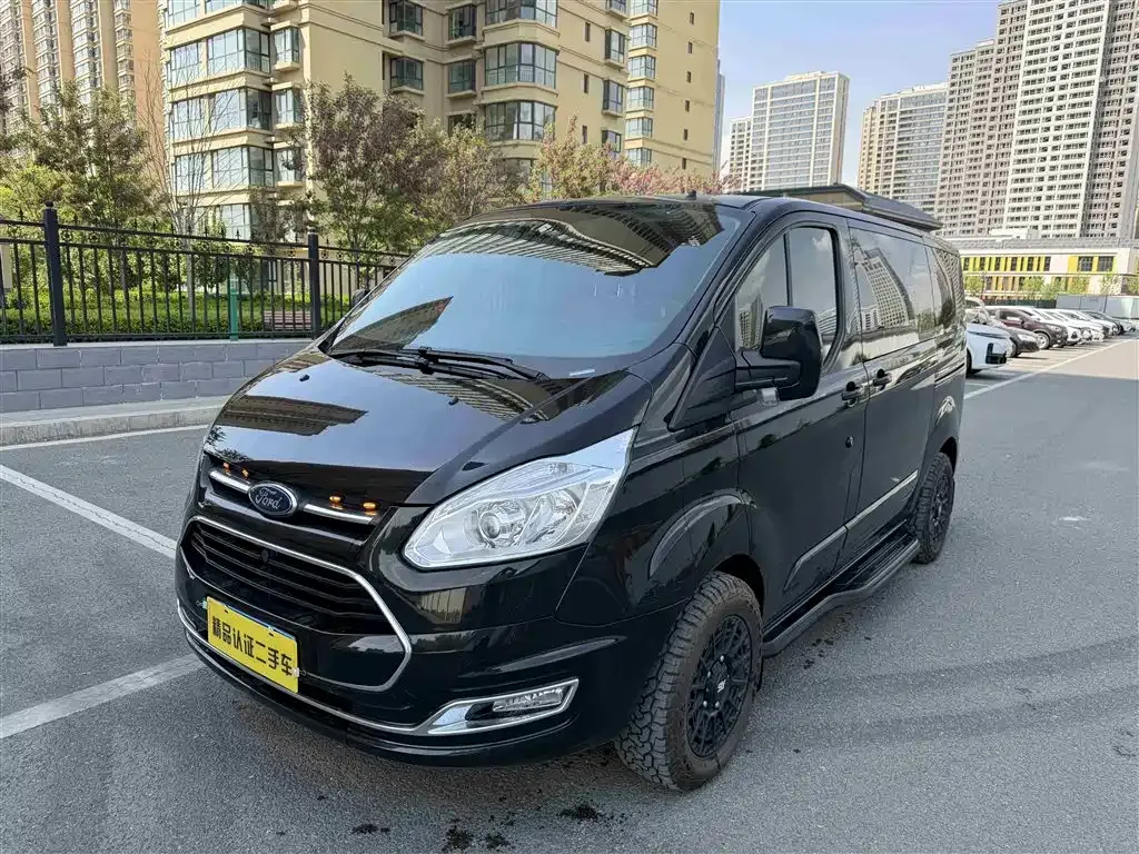 Ford Tourneo — фото 1