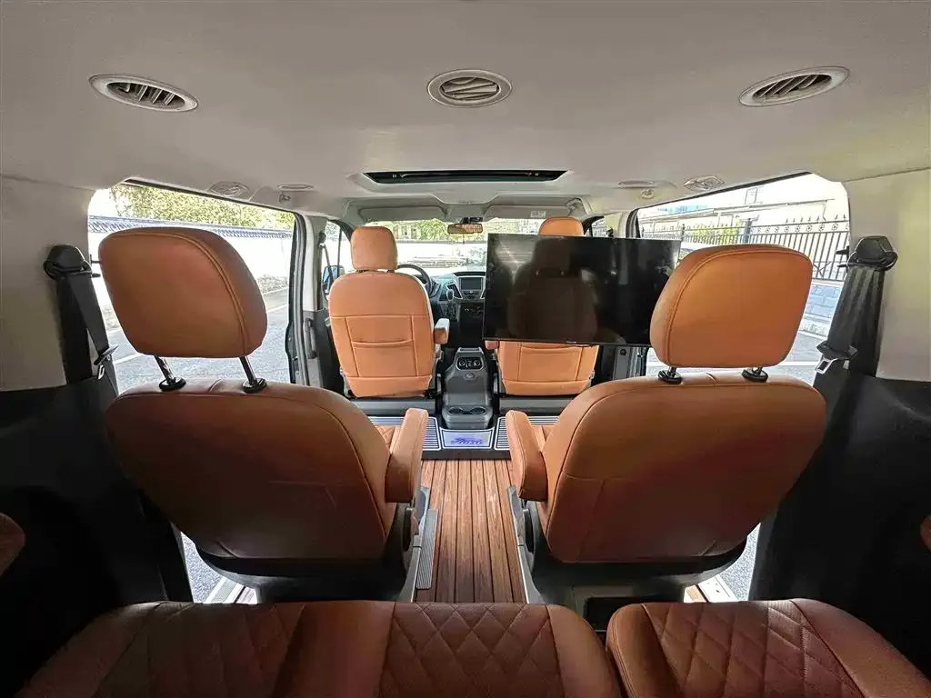 Ford Tourneo — фото 3