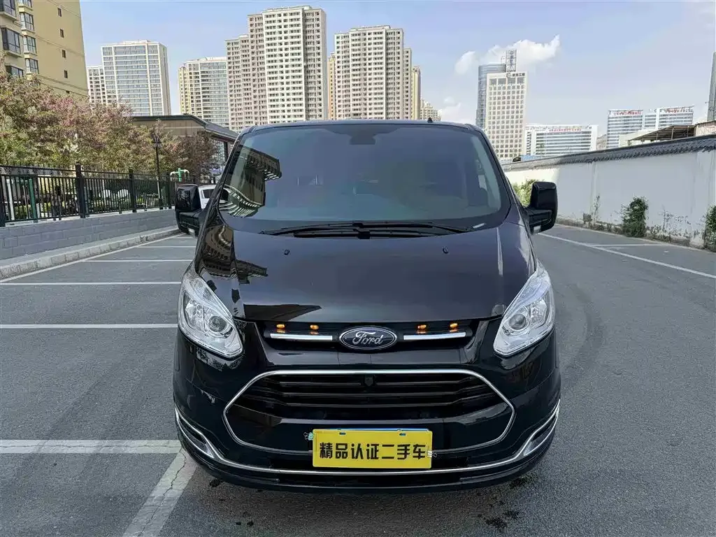 Ford Tourneo — фото 10