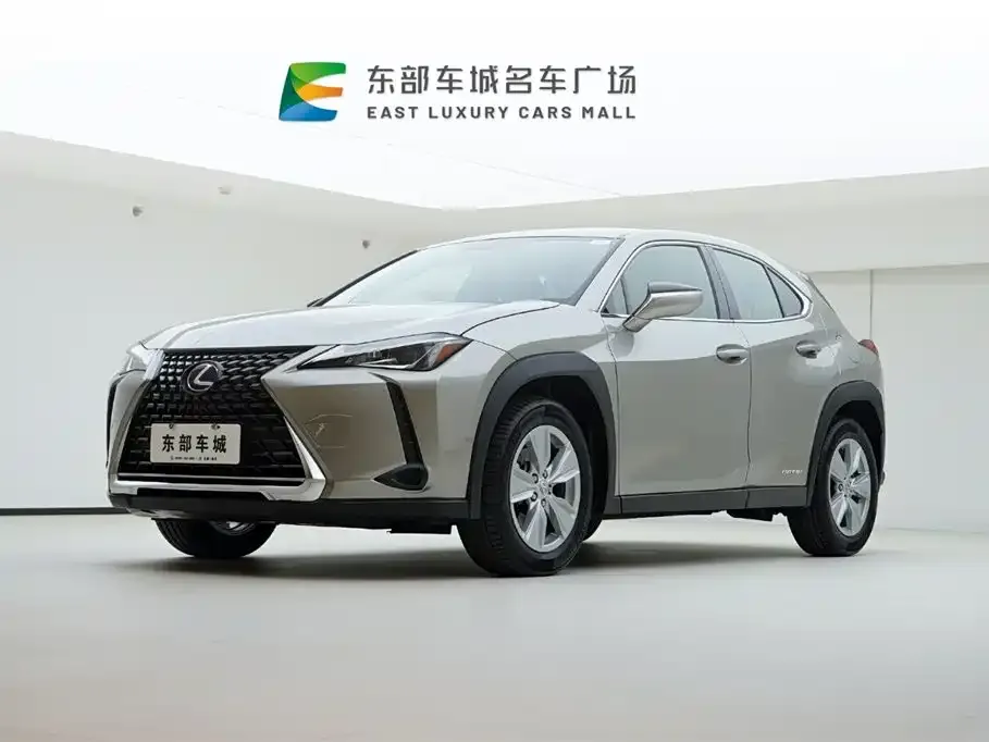 Lexus UX — фото 1