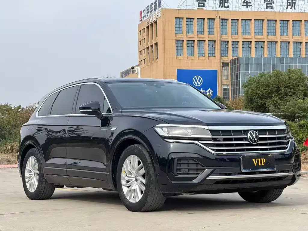 Volkswagen Touareg — фото 8