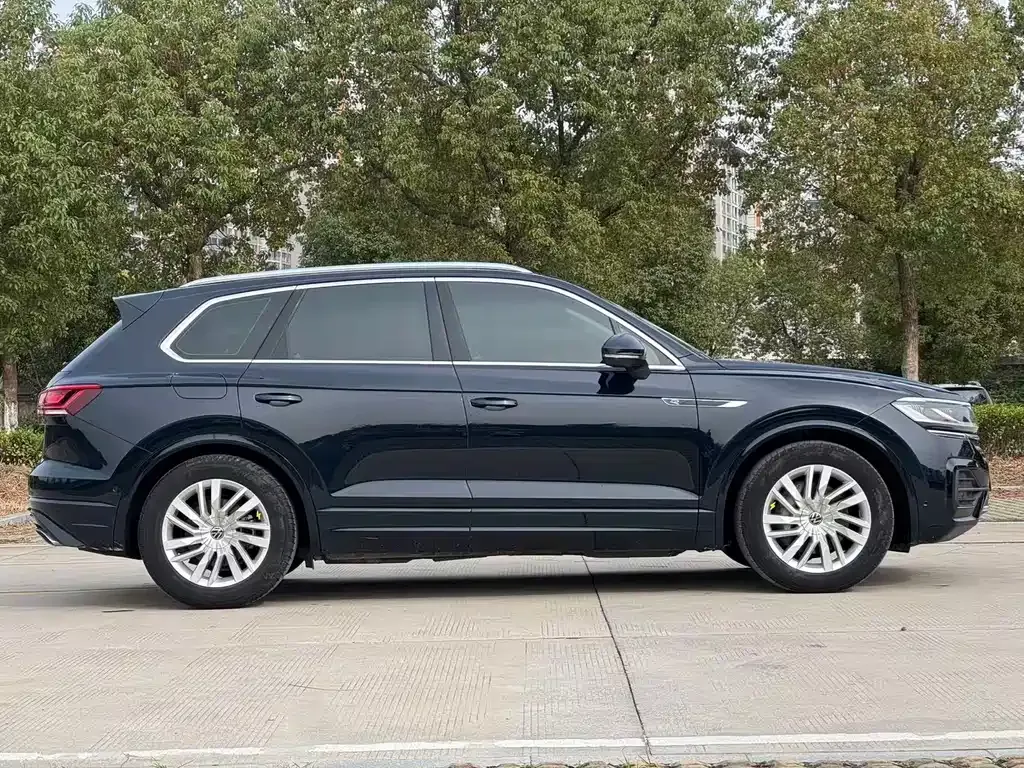 Volkswagen Touareg — фото 10