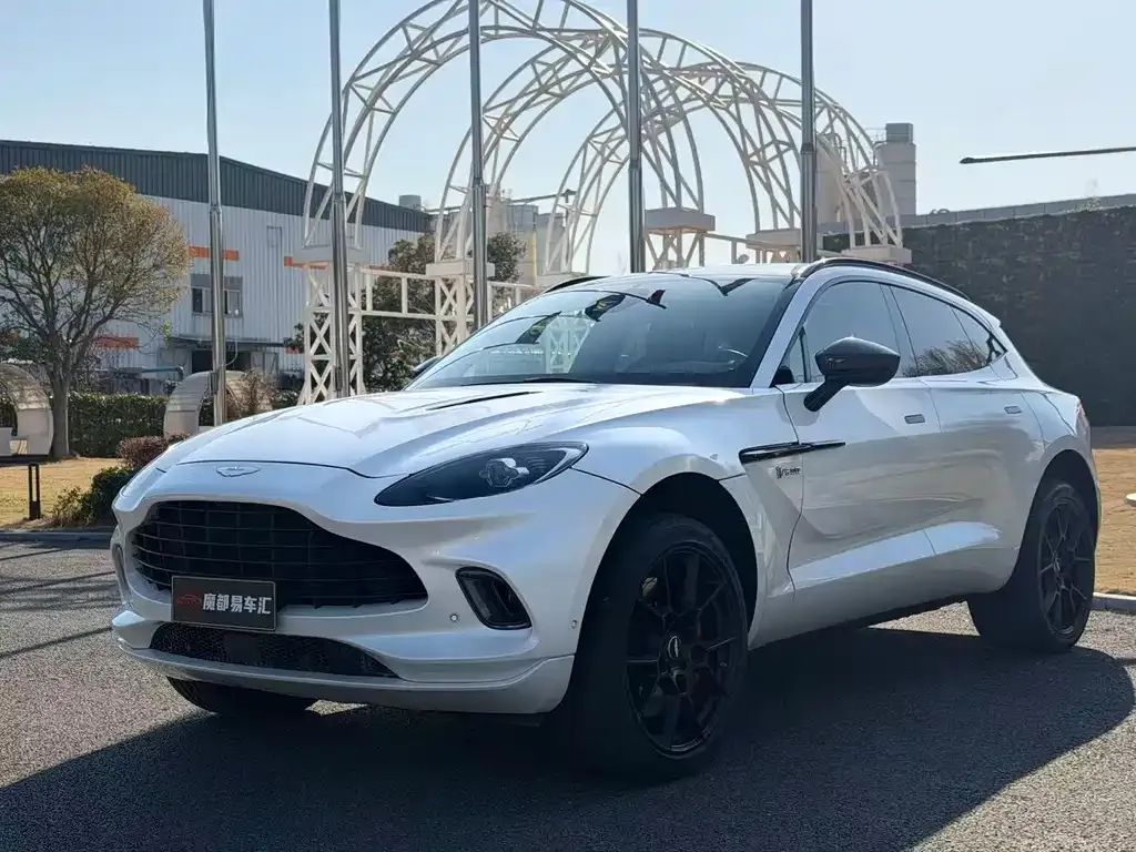 Aston Martin DBX — фото 6