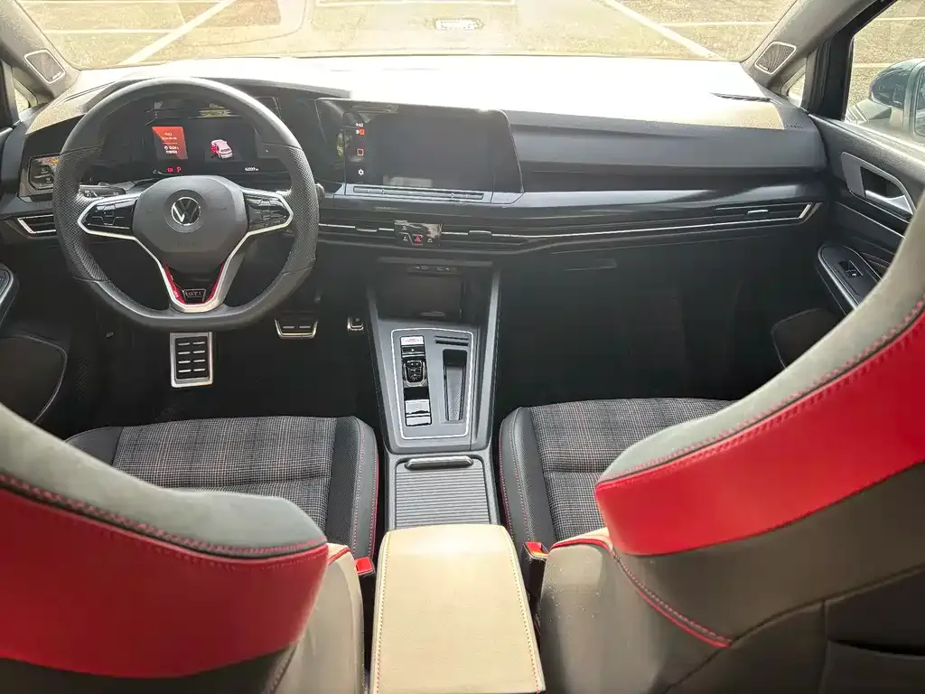 Volkswagen Golf GTI — фото 3