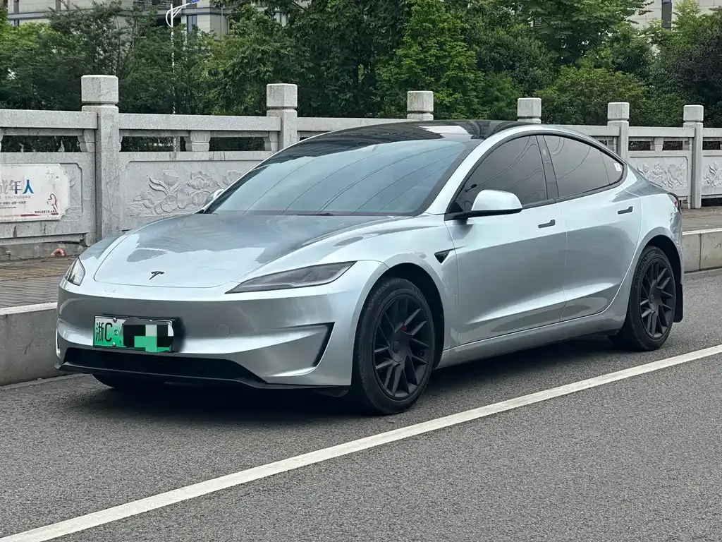 Tesla Model 3 — фото 1