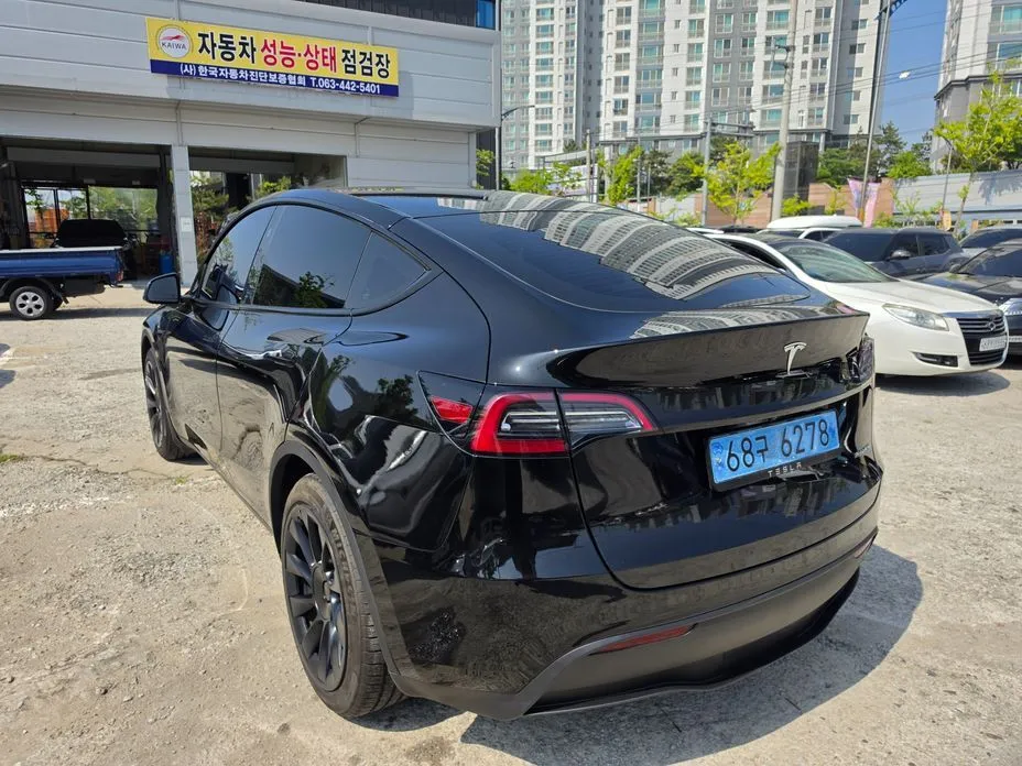 Tesla Model Y — фото 10