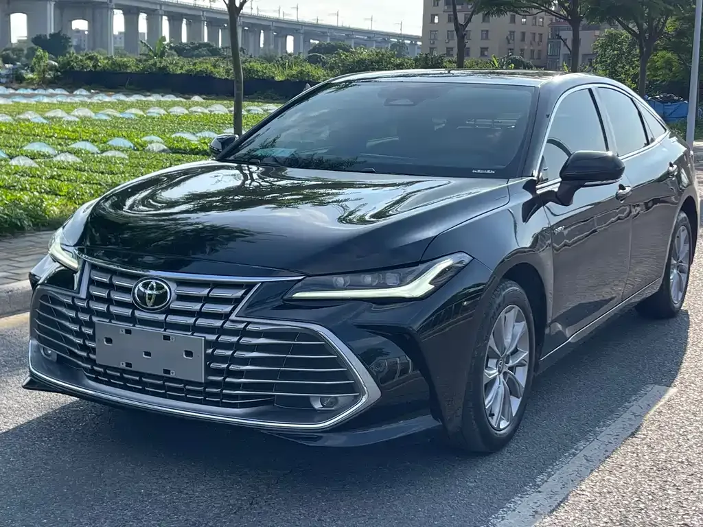 Toyota Avalon — фото 1