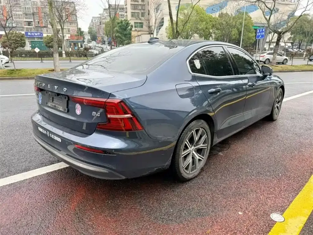 Volvo S60 — фото 7