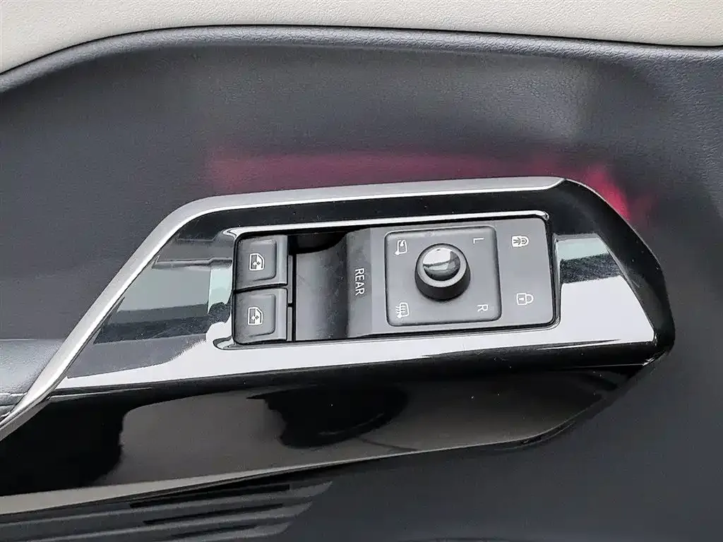 Volkswagen ID.6 Crozz — фото 9