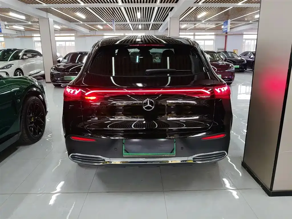 Mercedes-Benz EQE SUV — фото 8