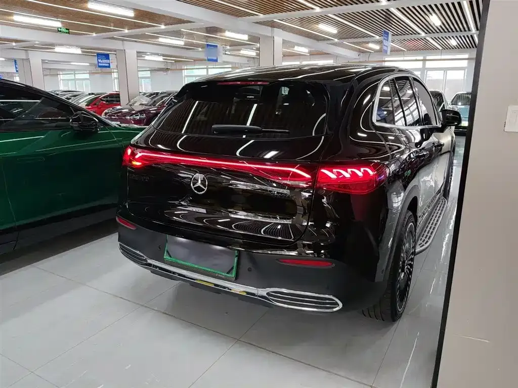 Mercedes-Benz EQE SUV — фото 9
