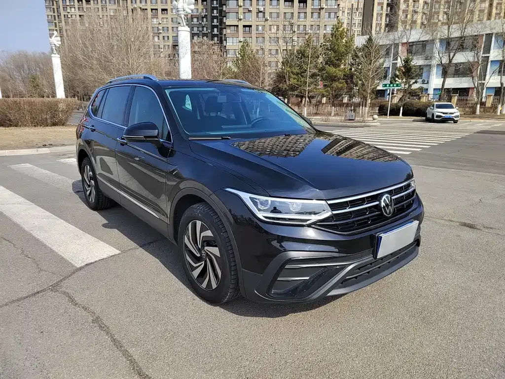 Volkswagen Tiguan L — фото 7