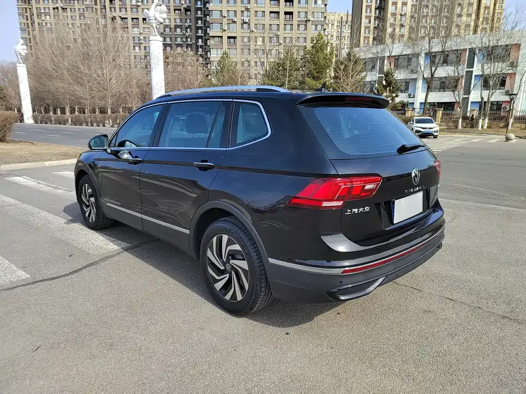Volkswagen Tiguan L — фото 6