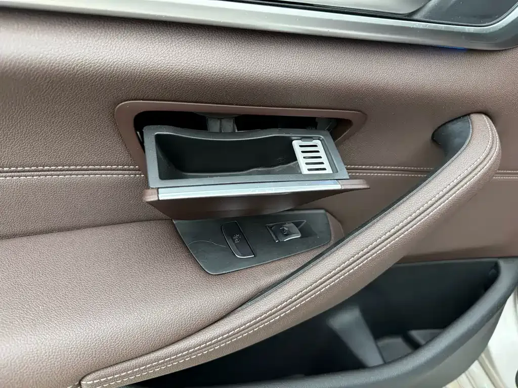 BMW 5 Series New Energy — фото 8
