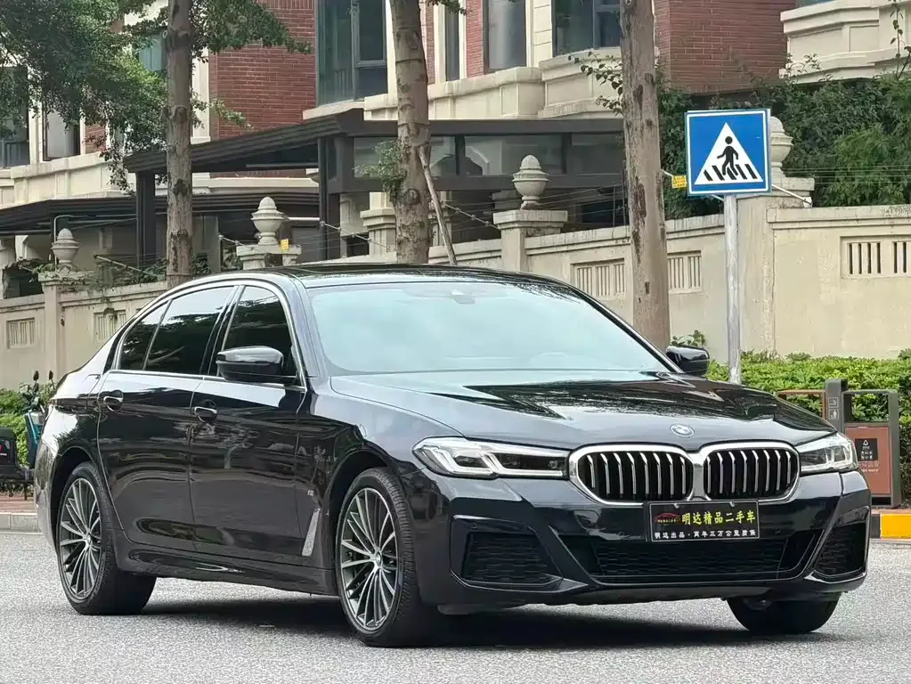 BMW 5 Series — фото 1