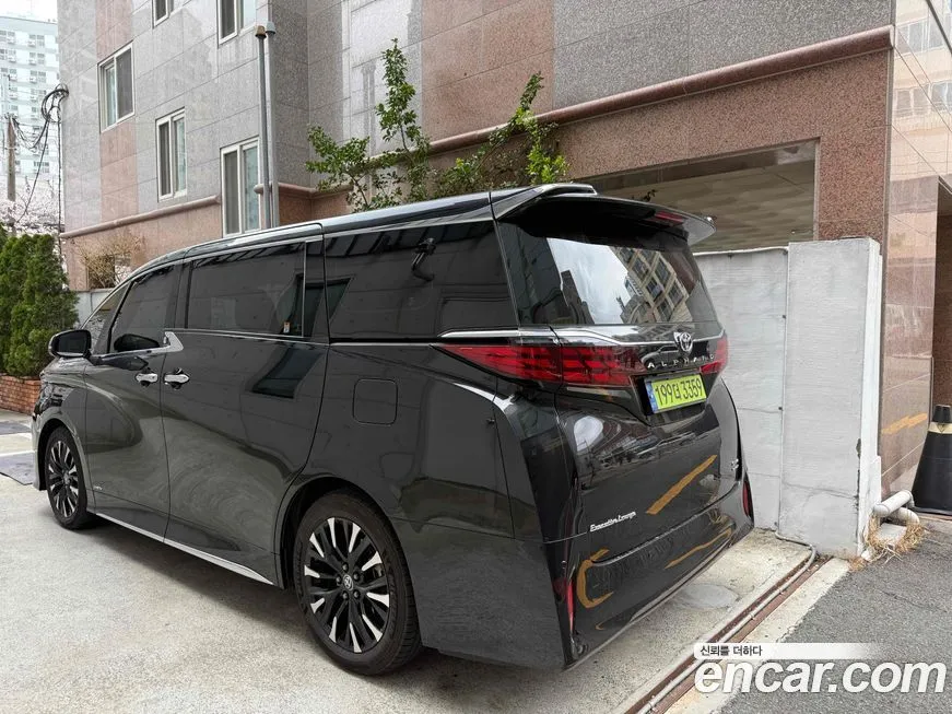 Toyota Alphard — фото 7