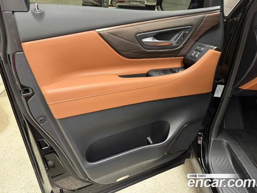 Toyota Alphard — фото 6