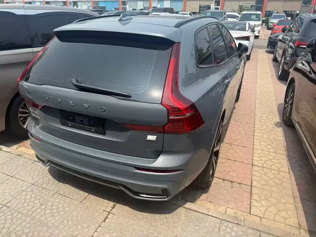 Volvo XC60 PHEV — фото 3