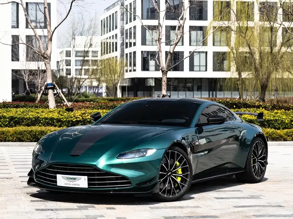 Aston Martin V8 Vantage — фото 1