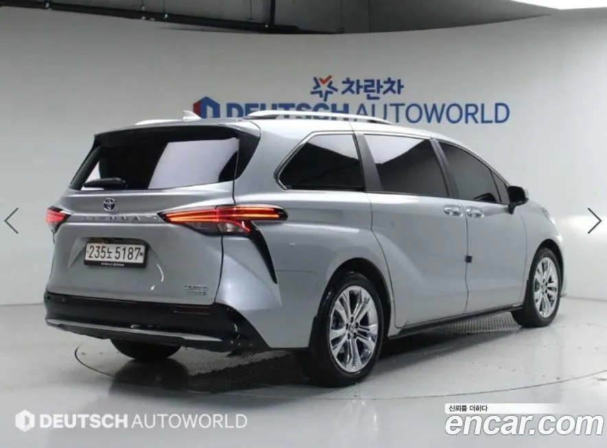 Toyota Sienna — фото 2