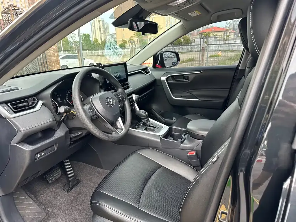 Toyota RAV4 — фото 3