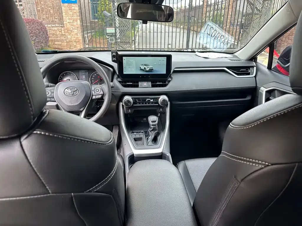 Toyota RAV4 — фото 5
