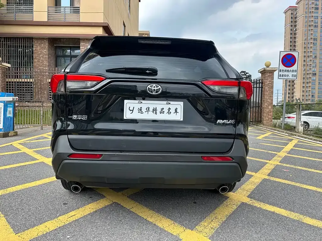 Toyota RAV4 — фото 9