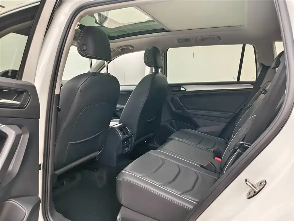 Volkswagen Tiguan L New Energy — фото 2