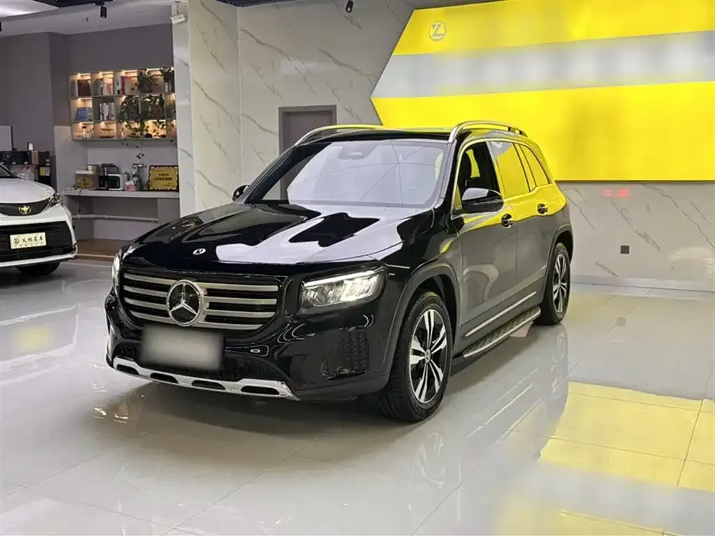 Mercedes-Benz GLB — фото 1