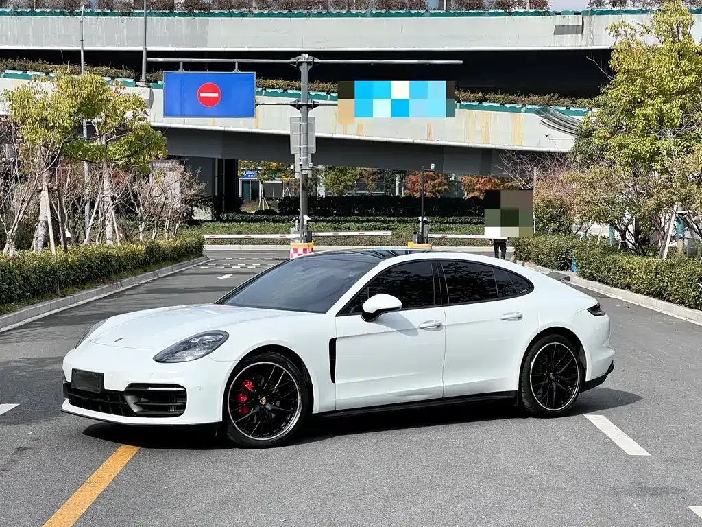 Porsche Panamera — фото 1