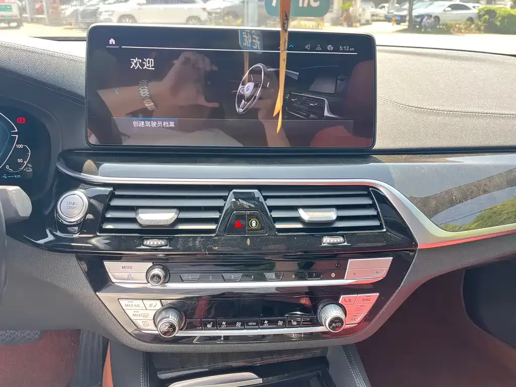 BMW 5 Series New Energy — фото 10