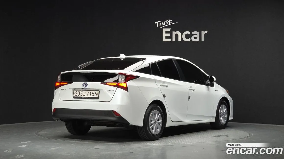 Toyota Prius — фото 4