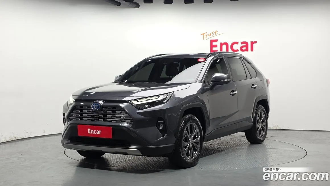Toyota RAV4 — фото 1