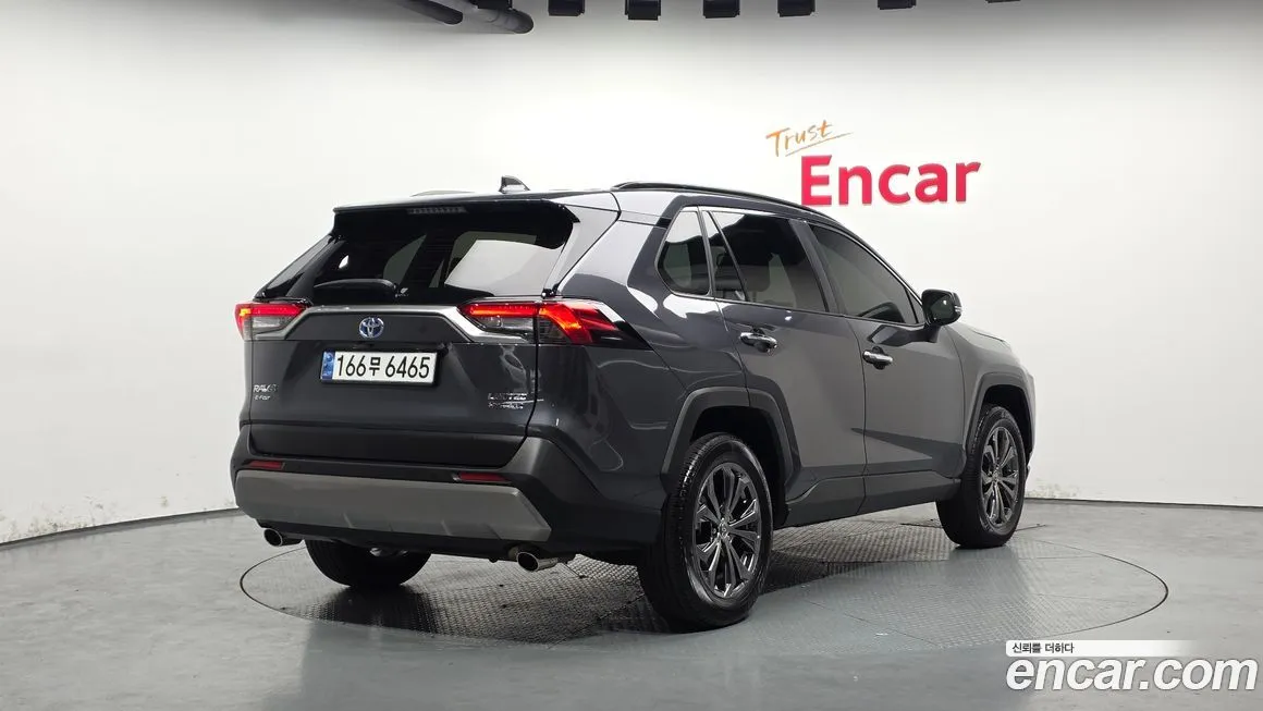 Toyota RAV4 — фото 4