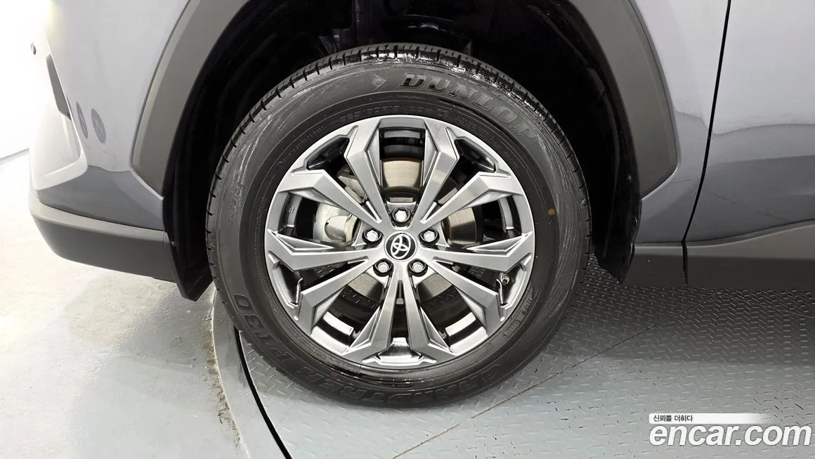 Toyota RAV4 — фото 7