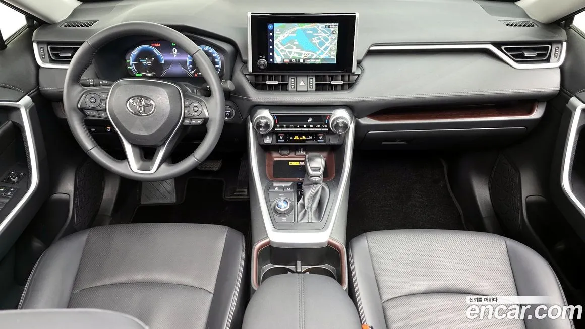 Toyota RAV4 — фото 8