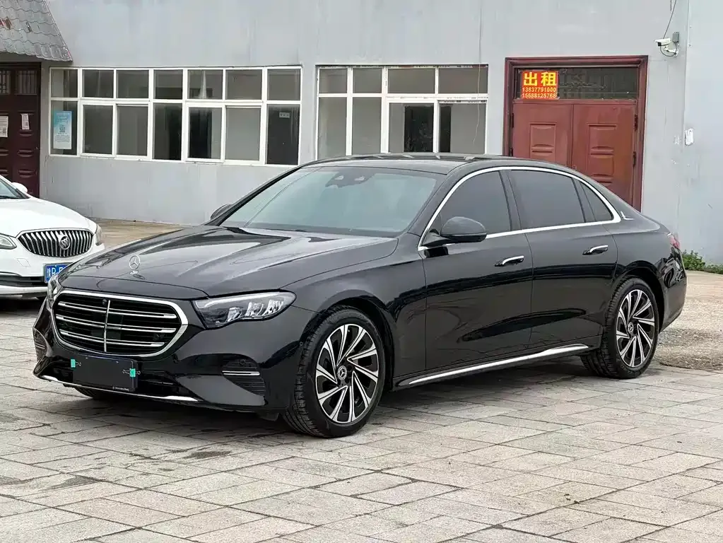 Mercedes-Benz E-Class — фото 1