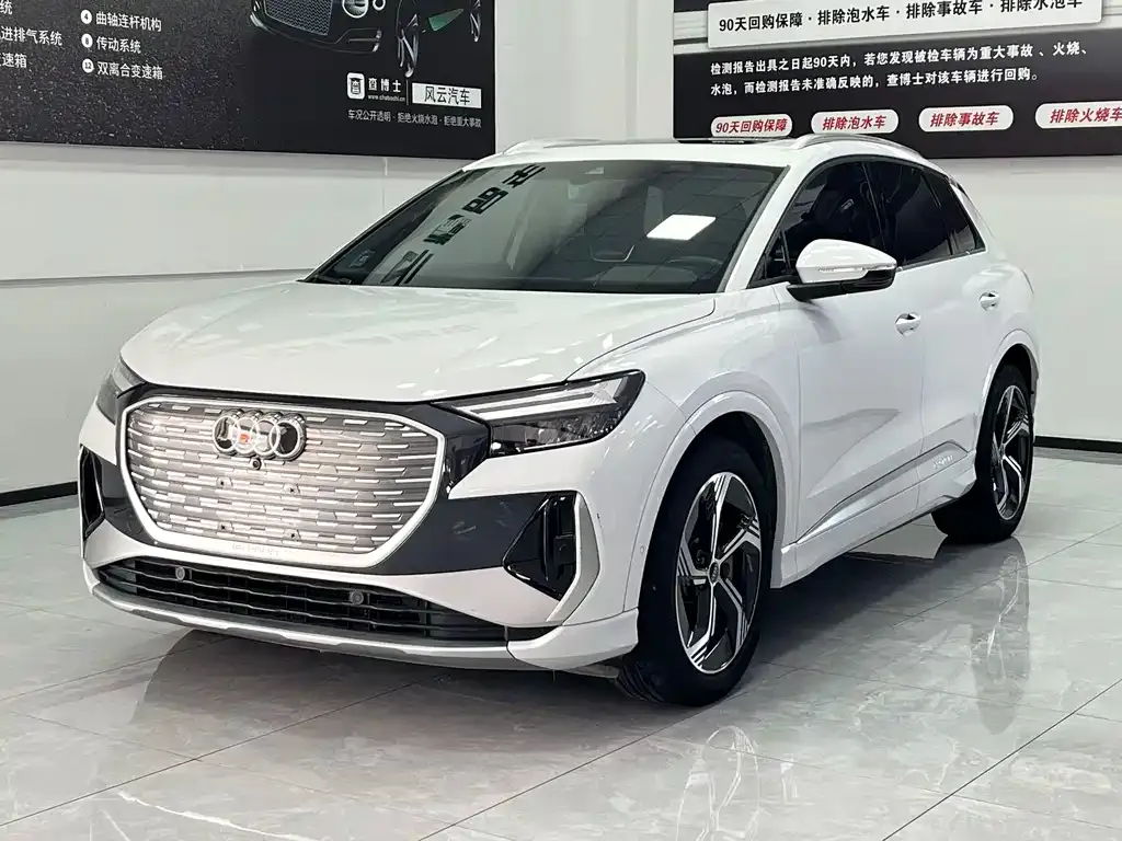 Audi Q4 e-tron — фото 1