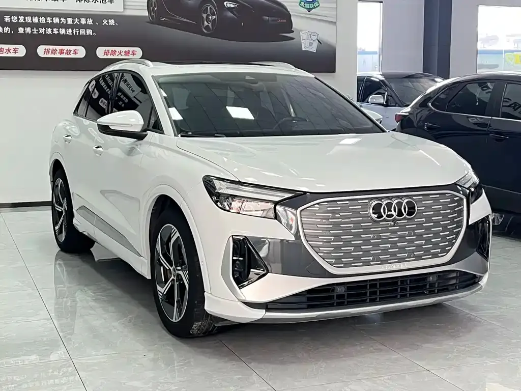 Audi Q4 e-tron — фото 10