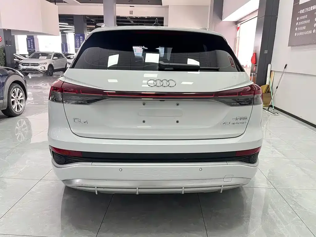 Audi Q4 e-tron — фото 6