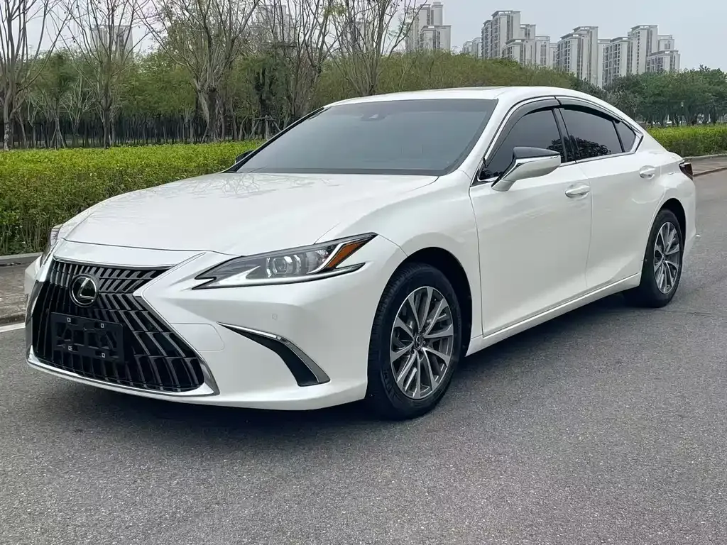 Lexus ES — фото 1