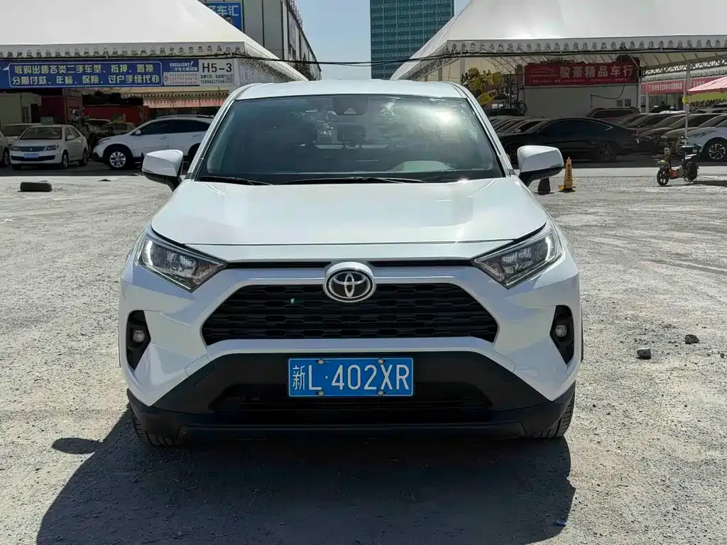Toyota RAV4 — фото 5