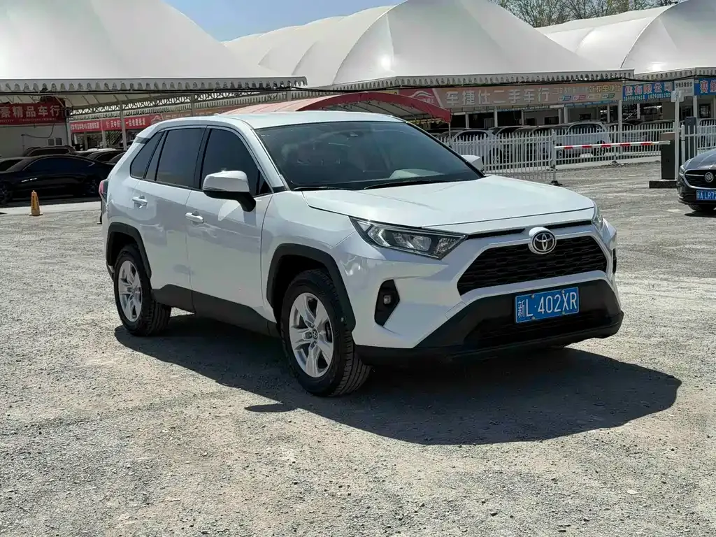 Toyota RAV4 — фото 6