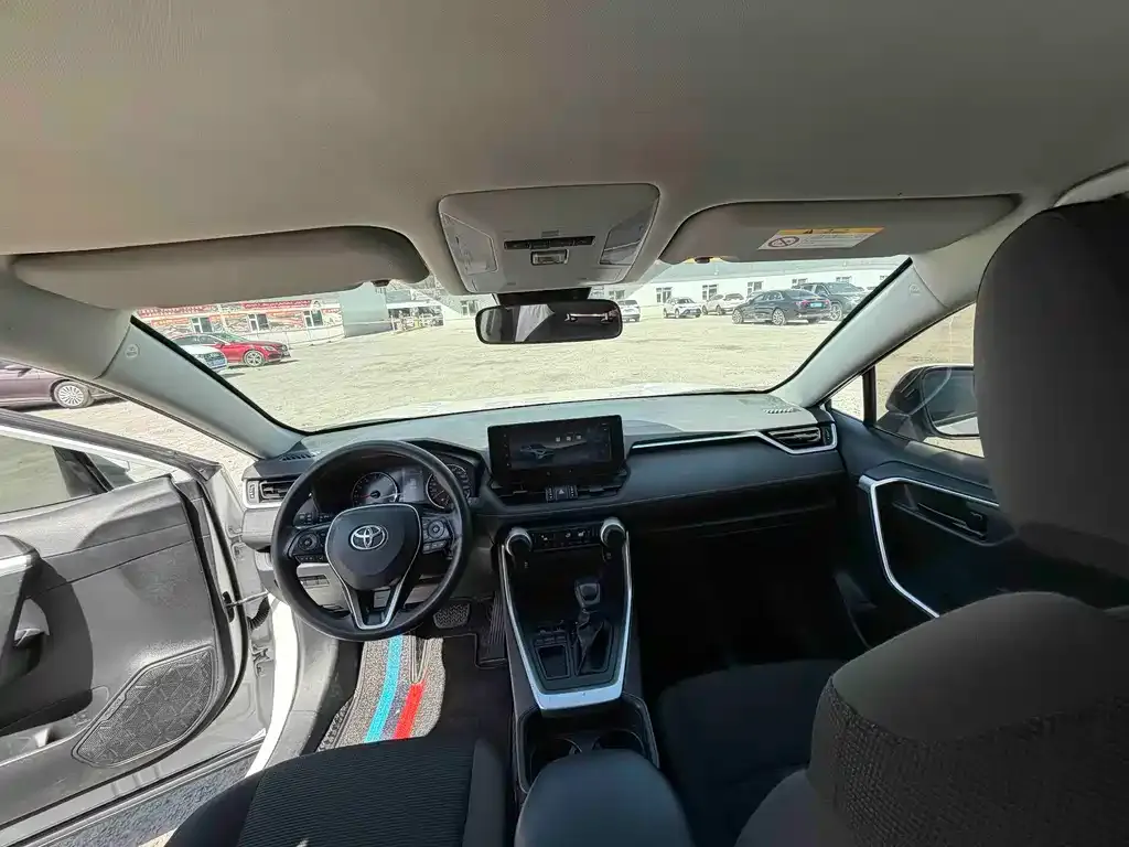 Toyota RAV4 — фото 4