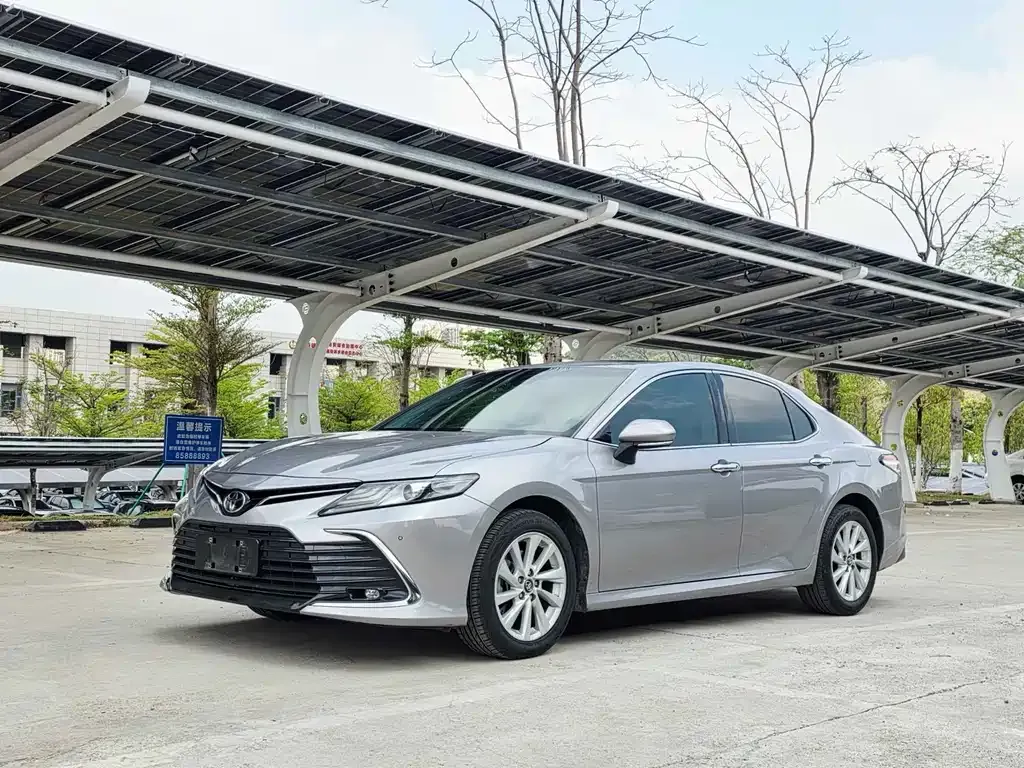 Toyota Camry — фото 5