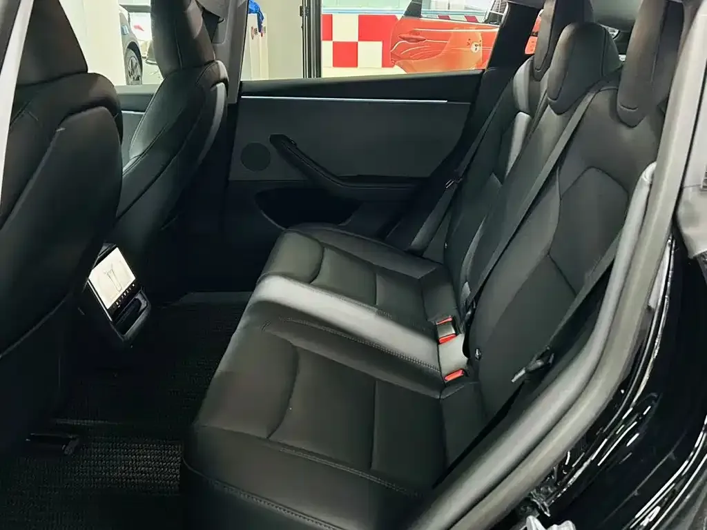 Tesla Model 3 — фото 6