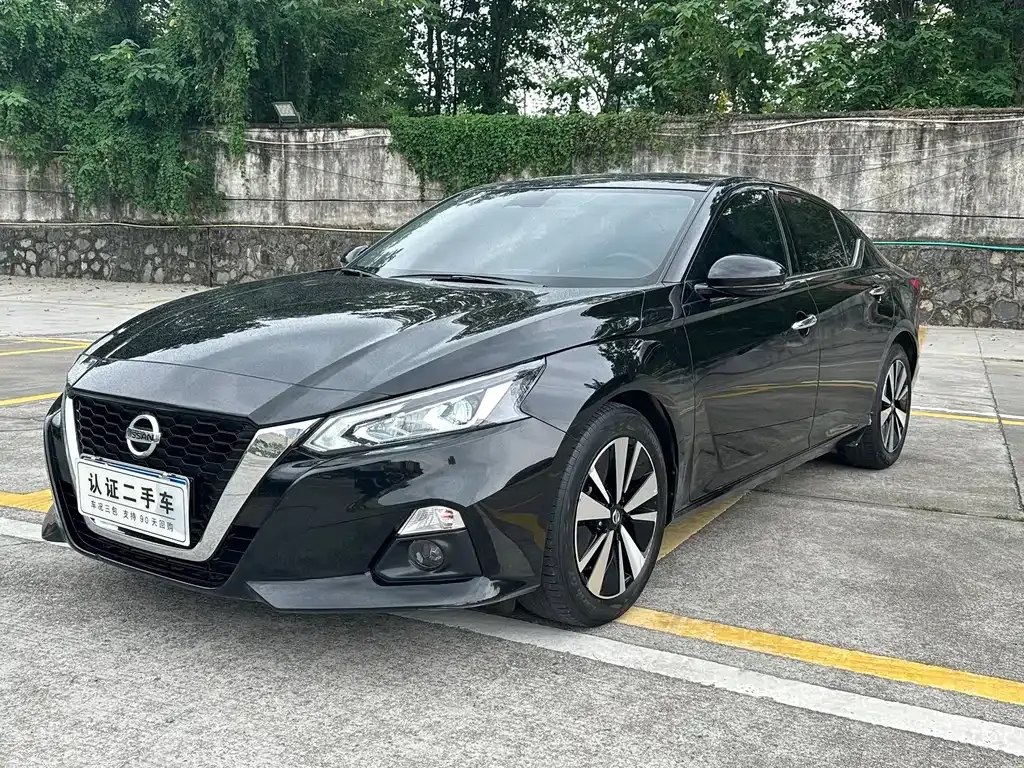 Nissan Teana — фото 1